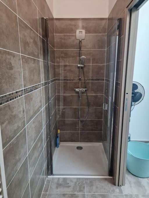 Vue Montagne: Appartement Neuf avec Parking Privé Chorges Exterior photo