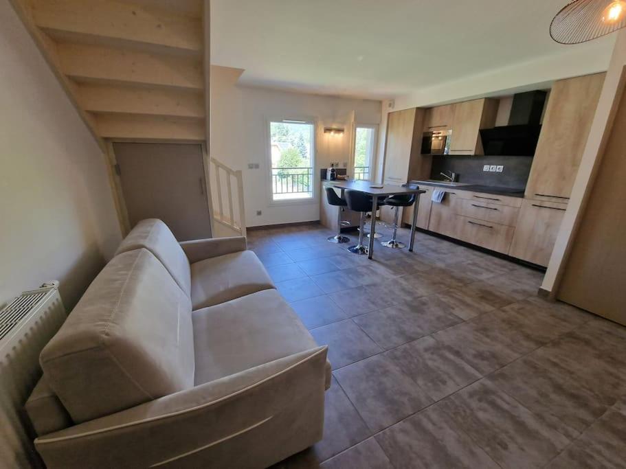 Vue Montagne: Appartement Neuf avec Parking Privé Chorges Exterior photo