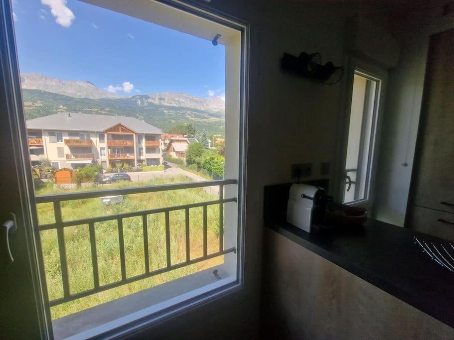 Vue Montagne: Appartement Neuf avec Parking Privé Chorges Exterior photo