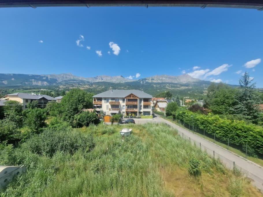 Vue Montagne: Appartement Neuf avec Parking Privé Chorges Exterior photo